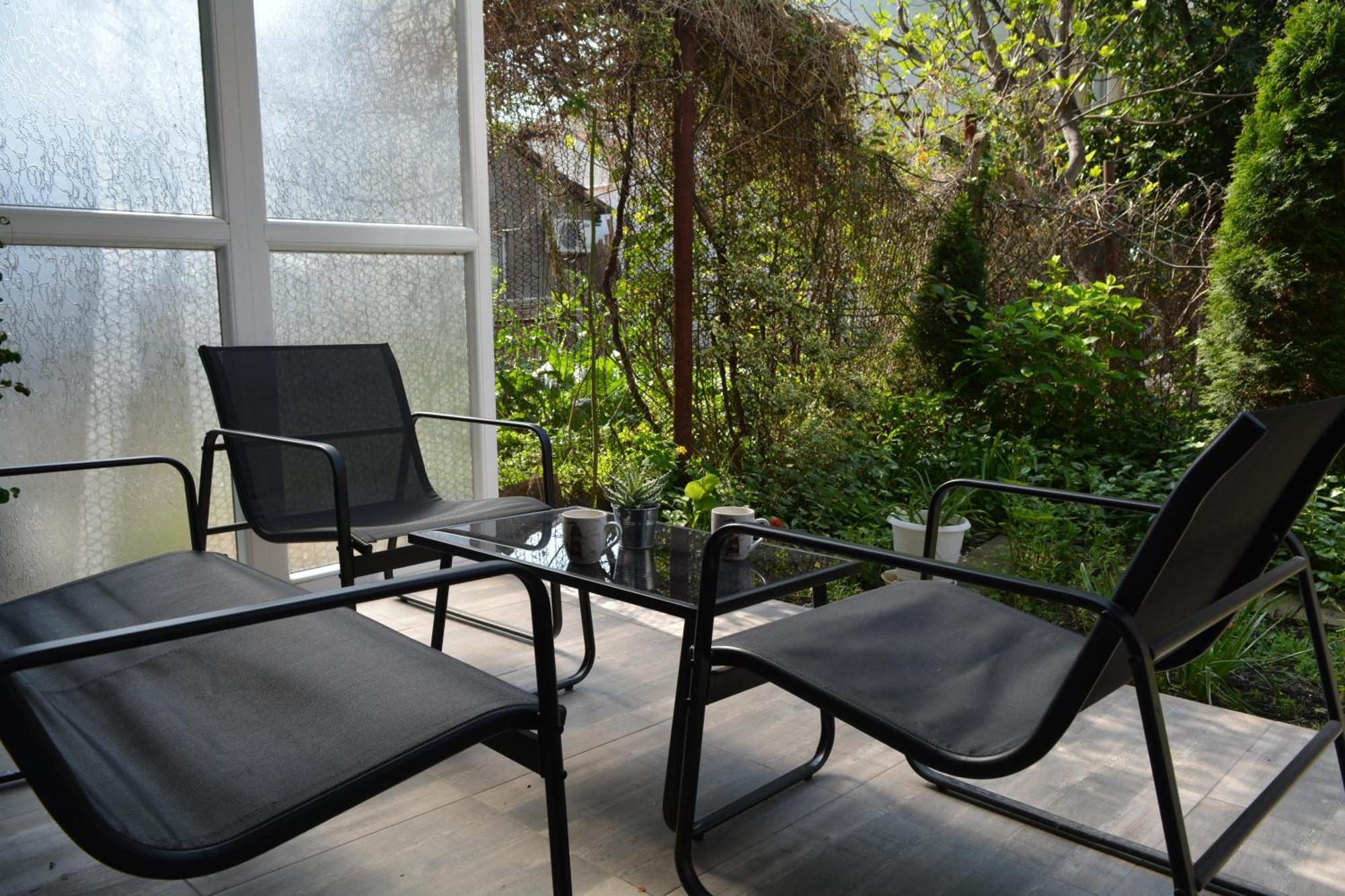 City Center Apartment With A Backyard Burgas Bagian luar foto